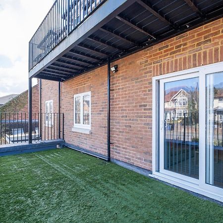 2 Bedroom Penthouse With Parking High Wycombe By 360Stays Extérieur photo
