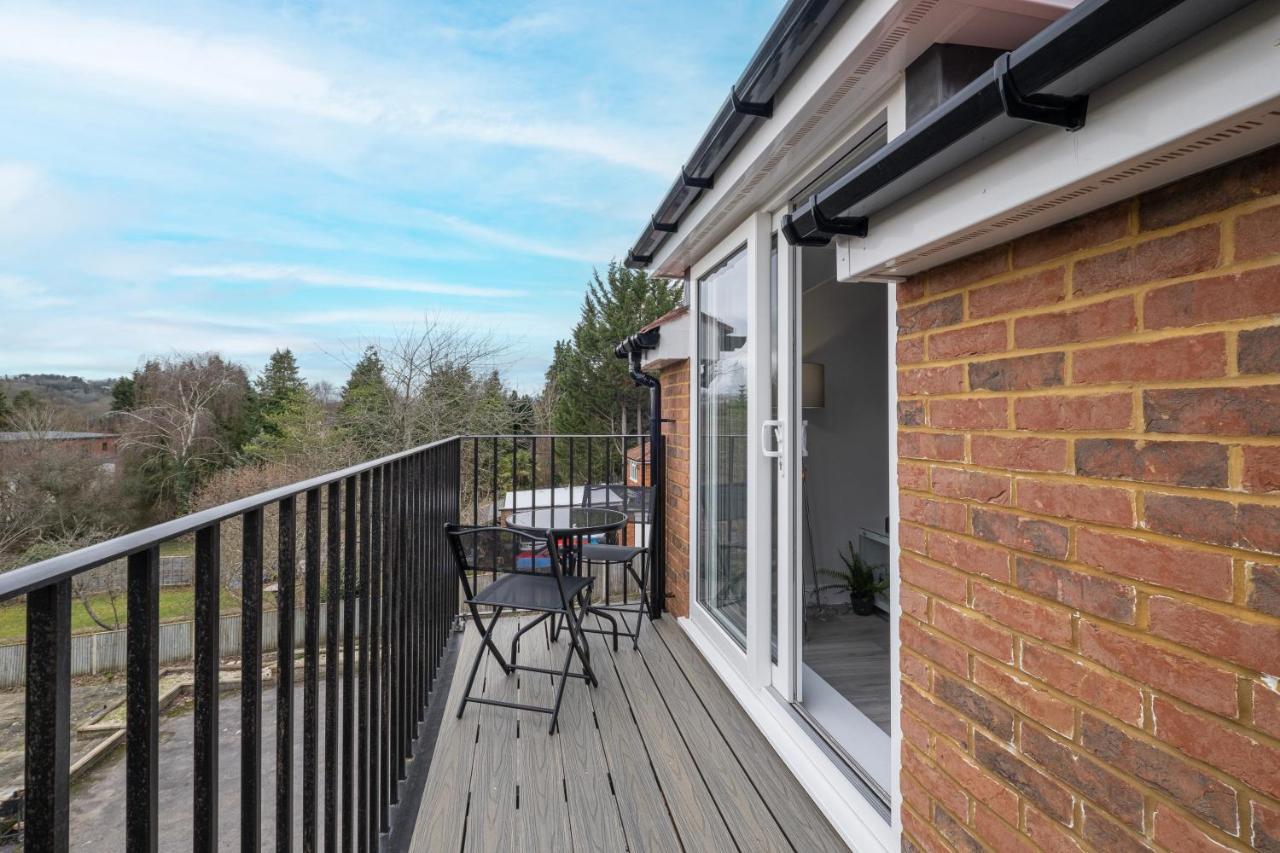 2 Bedroom Penthouse With Parking High Wycombe By 360Stays Extérieur photo