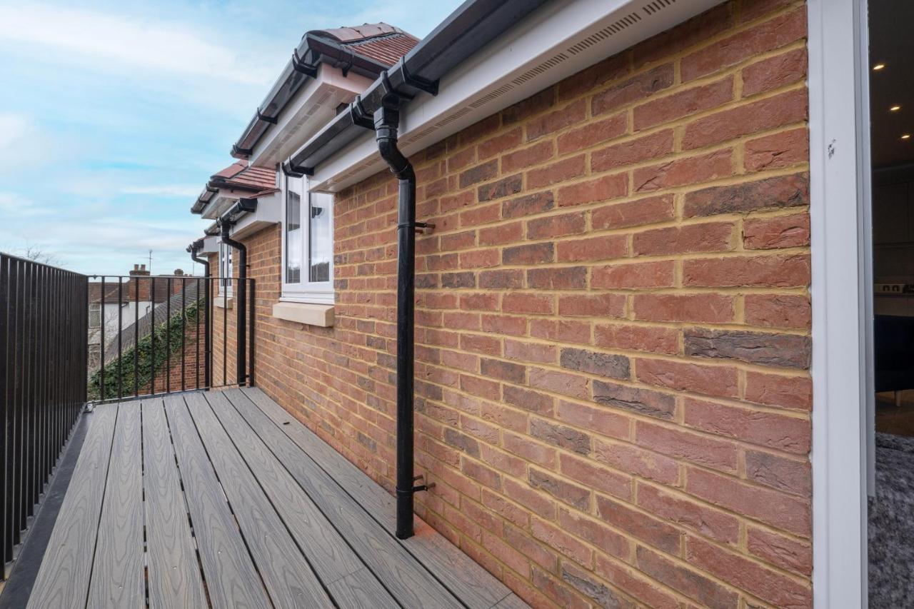 2 Bedroom Penthouse With Parking High Wycombe By 360Stays Extérieur photo