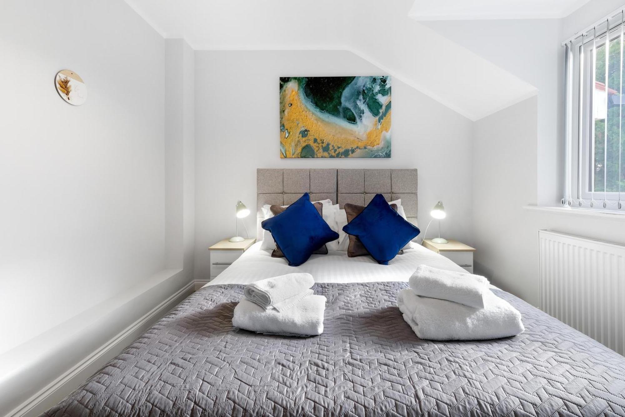 2 Bedroom Penthouse With Parking High Wycombe By 360Stays Extérieur photo