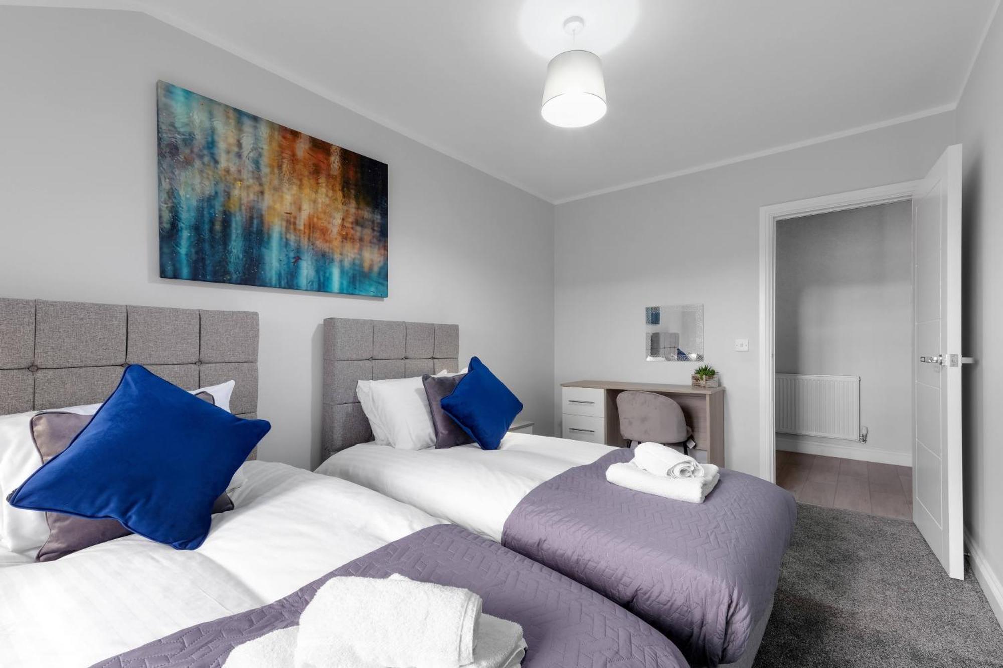 2 Bedroom Penthouse With Parking High Wycombe By 360Stays Extérieur photo