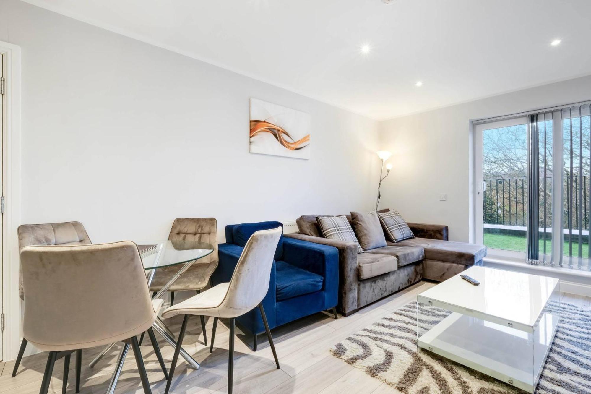 2 Bedroom Penthouse With Parking High Wycombe By 360Stays Extérieur photo