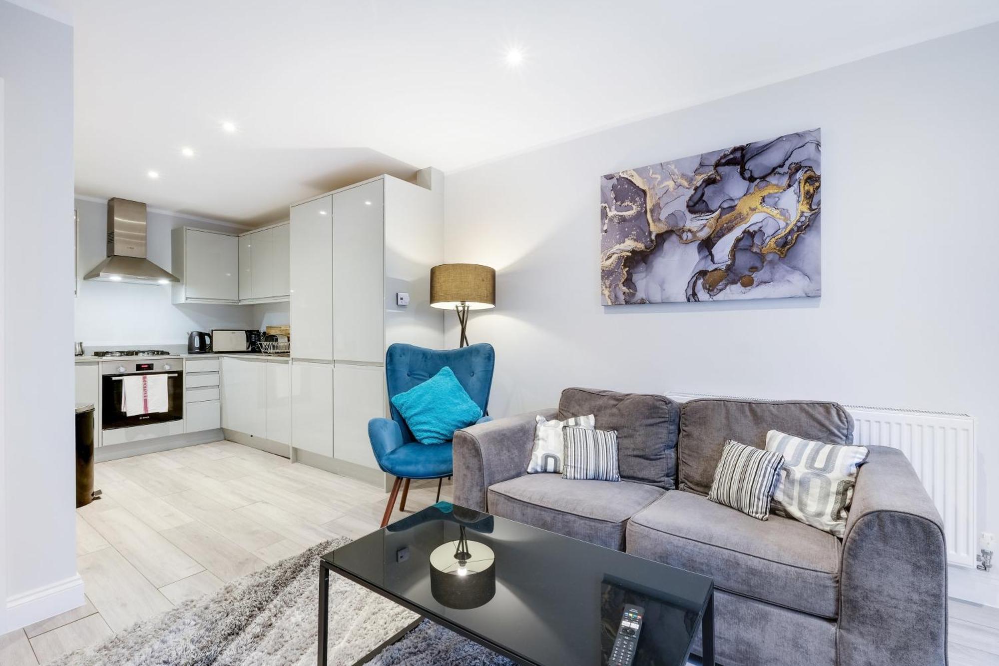 2 Bedroom Penthouse With Parking High Wycombe By 360Stays Extérieur photo