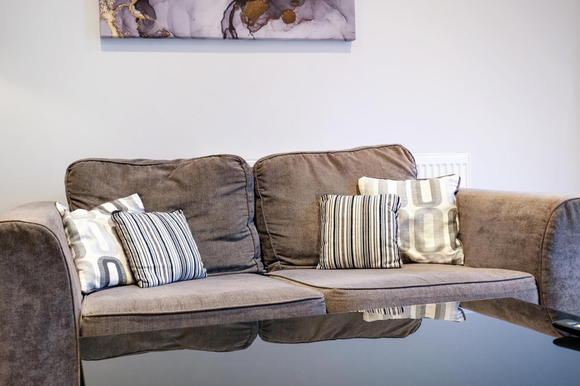 2 Bedroom Penthouse With Parking High Wycombe By 360Stays Extérieur photo