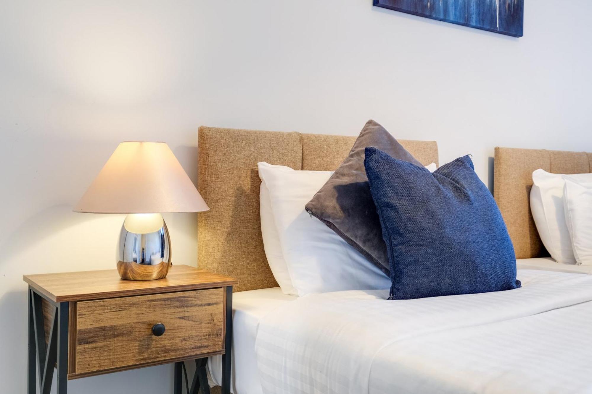 2 Bedroom Penthouse With Parking High Wycombe By 360Stays Extérieur photo