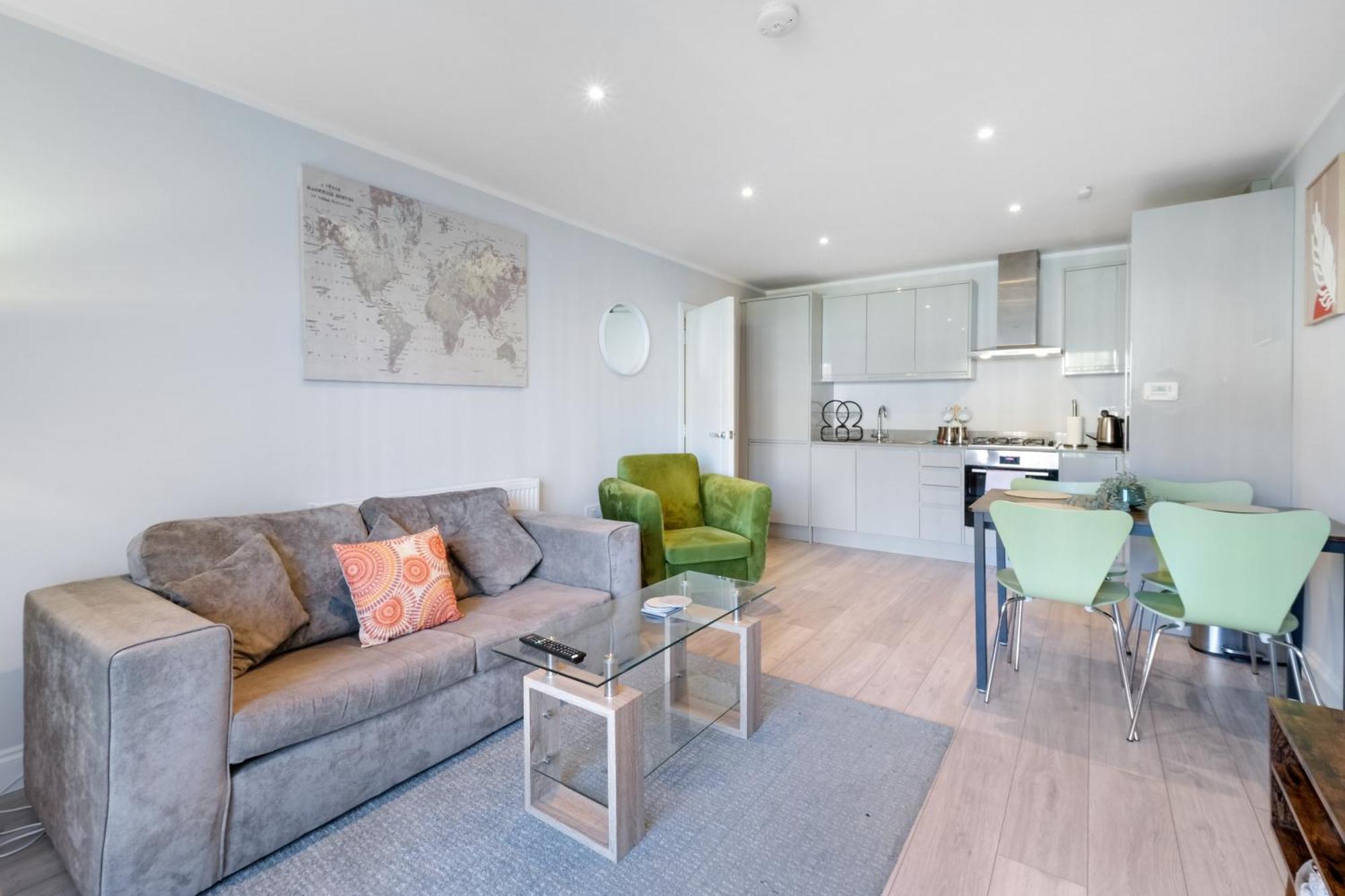 2 Bedroom Penthouse With Parking High Wycombe By 360Stays Extérieur photo
