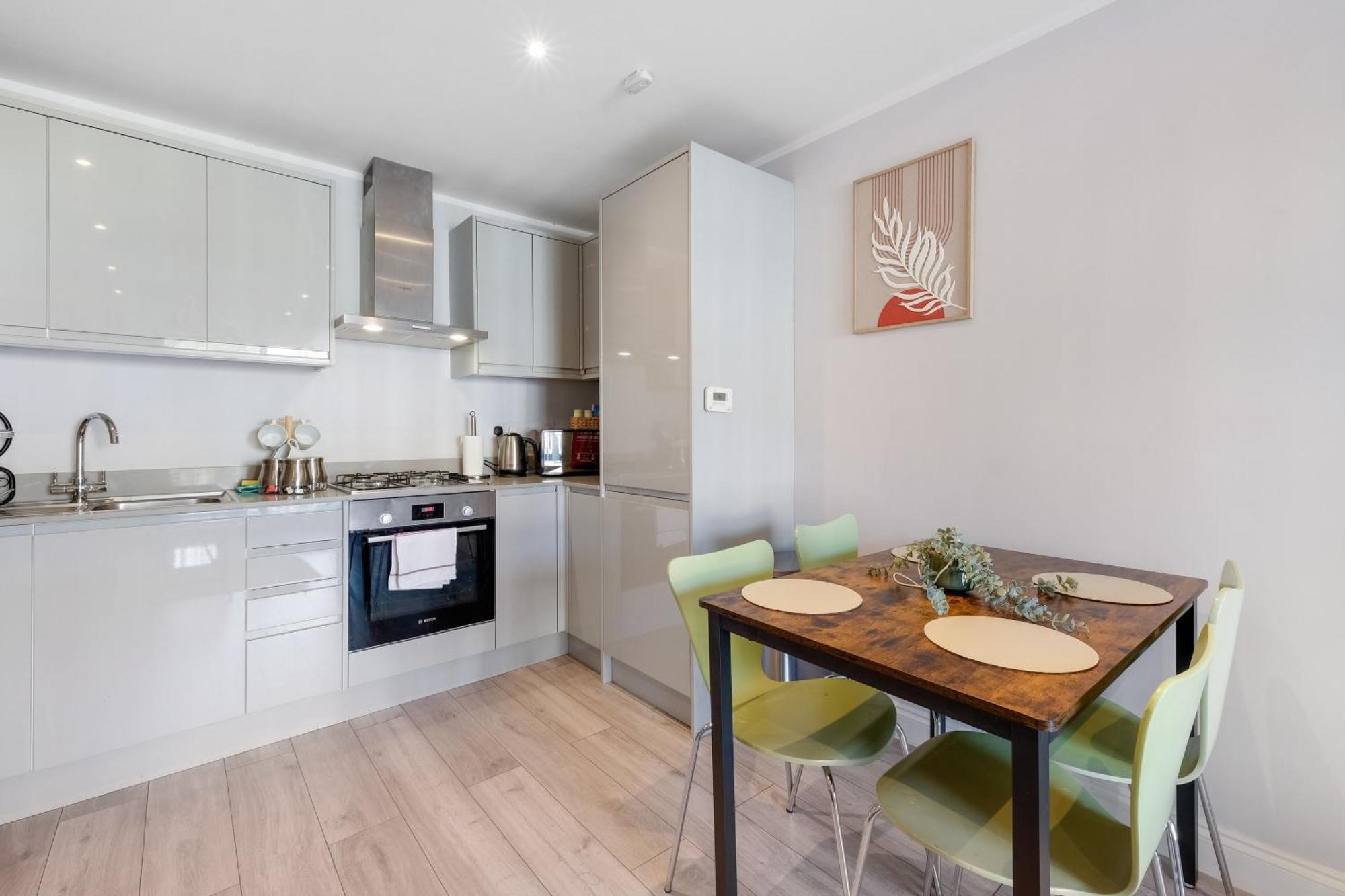2 Bedroom Penthouse With Parking High Wycombe By 360Stays Extérieur photo